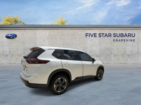 Used 2024 Nissan Rogue SV FWD image 8