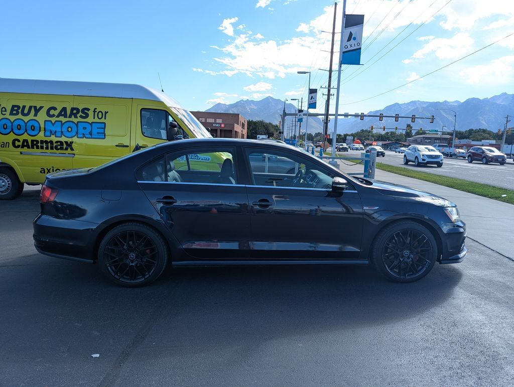 Used 2018 Volkswagen Jetta GLI FWD image 2