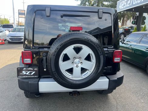 Used 2012 Jeep Wrangler Unlimited Sahara w/ Connectivity Group AWD/4WD image 4
