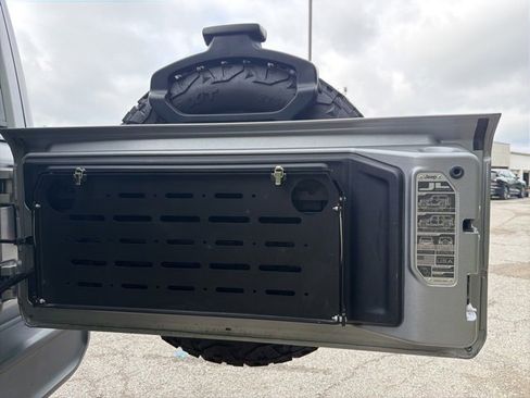 Used 2018 Jeep Wrangler Unlimited Sahara image 27