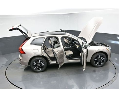 New 2026 Volvo XC60 B5 Core w/ Climate Package image 47