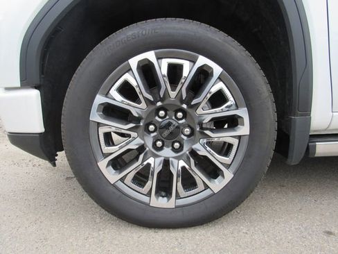 Used 2024 GMC Sierra 1500 Denali Ultimate AWD/4WD image 9