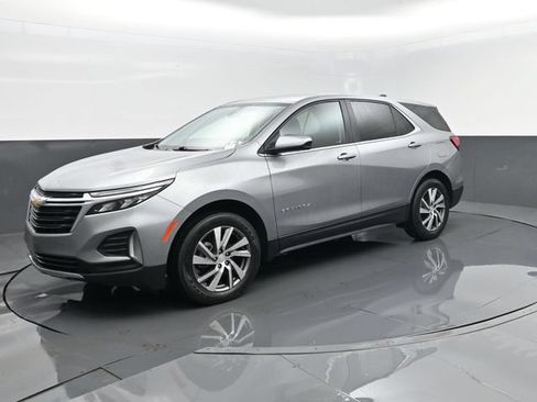 Used 2023 Chevrolet Equinox LT AWD/4WD image 2