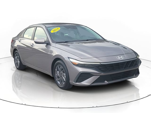 Used 2024 Hyundai Elantra SEL FWD image 3