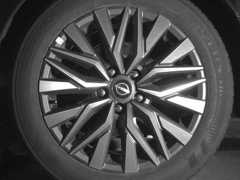 Used 2025 Nissan Altima 2.5 SV image 14