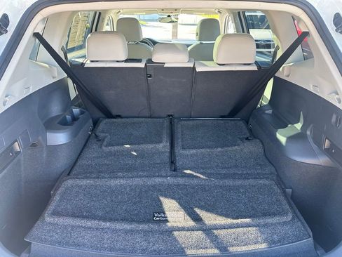 Used 2021 Volkswagen Tiguan SE w/ Panoramic Sunroof Package image 7