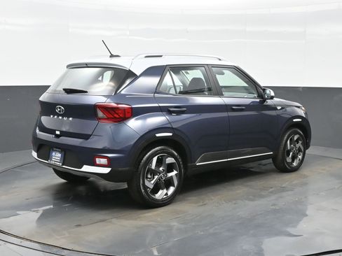 Certified 2025 Hyundai Venue Limited image 6