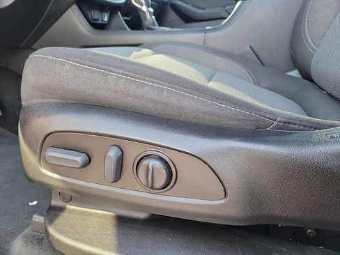 Used 2023 Chevrolet Traverse LT image 13