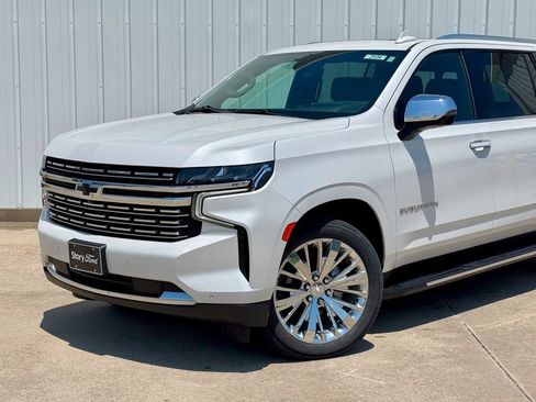 Used 2021 Chevrolet Suburban Premier AWD/4WD image 2