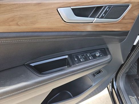 Used 2025 Volkswagen Atlas SE image 15