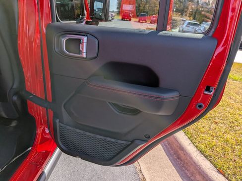 New 2026 Jeep Wrangler Unlimited Rubicon w/ Steel Bumper Group image 33