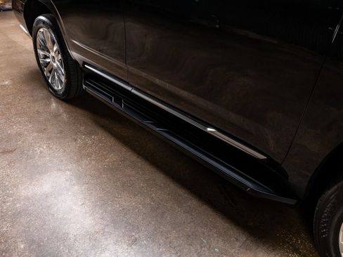 Used 2023 Cadillac Escalade Premium Luxury RWD image 6