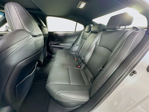 Used 2023 Lexus ES 300h F Sport image 27