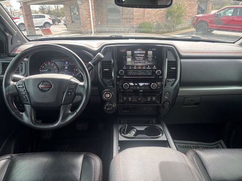 Used 2021 Nissan Titan PRO-4X w/ Pro-4x Convenience Package AWD/4WD image 16