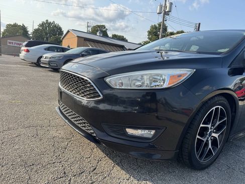 Used 2015 Ford Focus SE w/ SE Sport Package FWD image 11