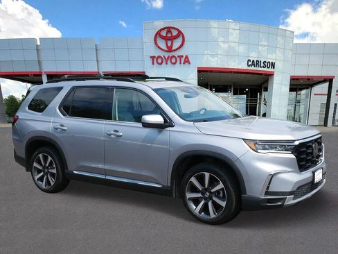 Used 2024 Honda Pilot Touring image 2