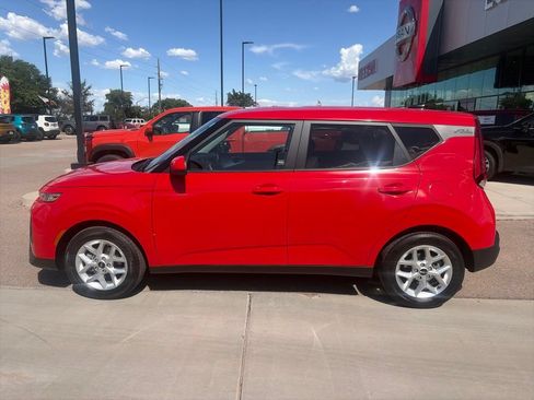 Used 2022 Kia Soul LX w/ Technology Package FWD image 8