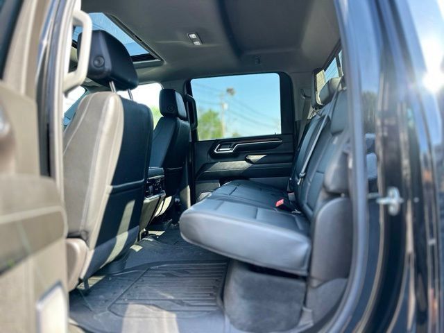 Used 2024 GMC Sierra 3500 Denali w/ Denali Reserve Package AWD/4WD image 17