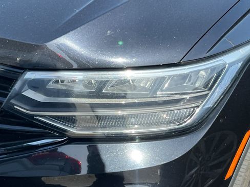 Used 2022 Volkswagen Tiguan SE image 10
