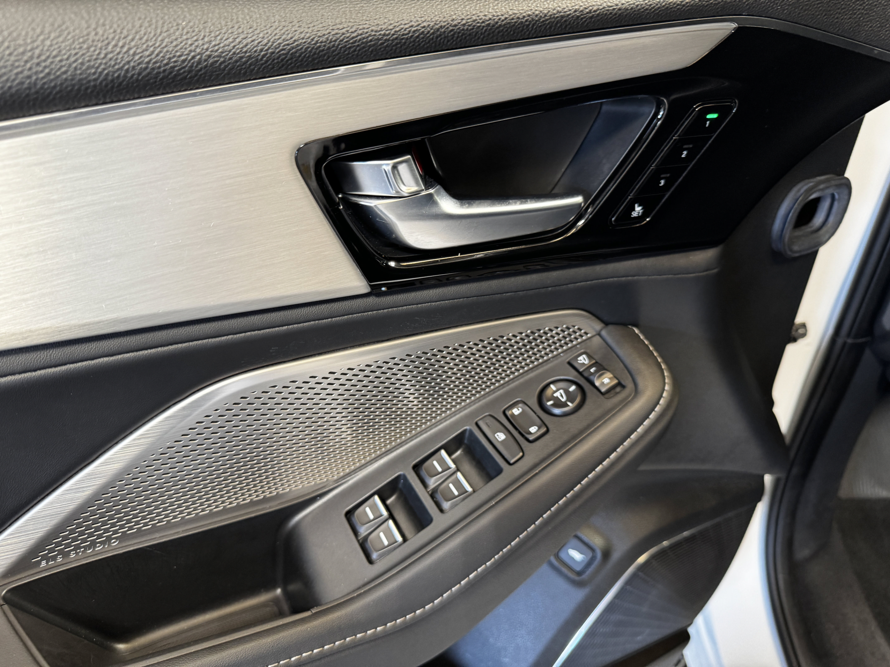 Certified 2024 Acura MDX w/ Technology Package FWD image 36