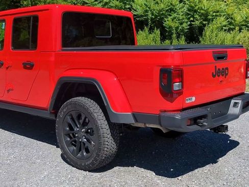 New 2025 Jeep Gladiator Sport image 3