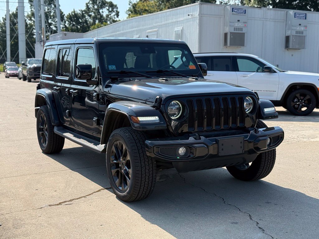 Used 2022 Jeep Wrangler Unlimited Sahara AWD/4WD image 4