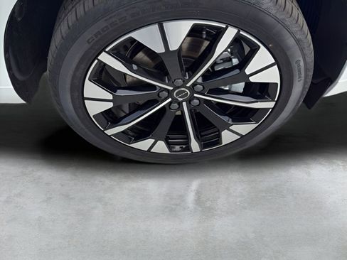 New 2026 Volvo XC60 B5 Plus w/ Protection Package Premier image 17