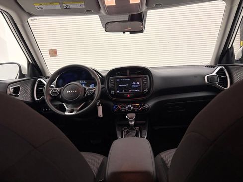 Used 2025 Kia Soul LX FWD image 30