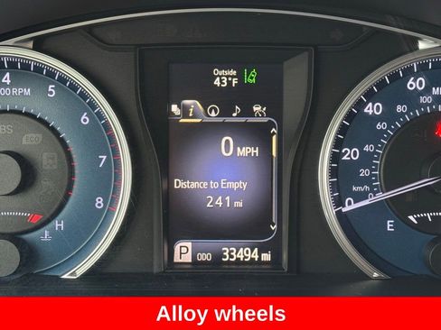 Used 2015 Toyota Camry XLE w/ Advanced Technology Package image 30