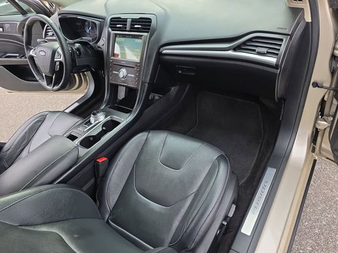 Used 2018 Ford Fusion Titanium image 11