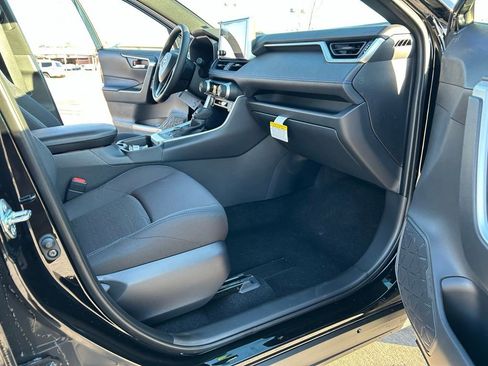 Used 2025 Toyota RAV4 SE image 20