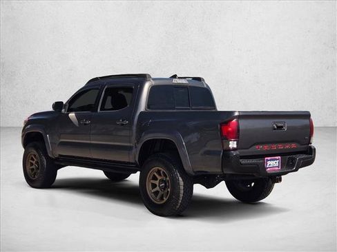Used 2018 Toyota Tacoma SR5 RWD image 8