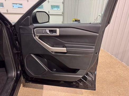 Used 2024 Ford Explorer XLT AWD/4WD image 23