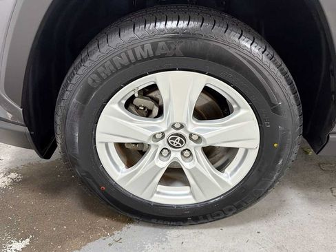 Certified 2021 Toyota RAV4 LE AWD/4WD image 10