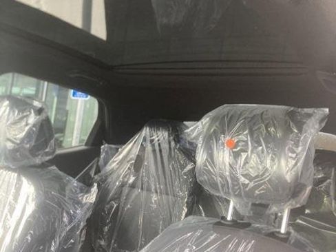 New 2025 Genesis GV60 Advanced image 22