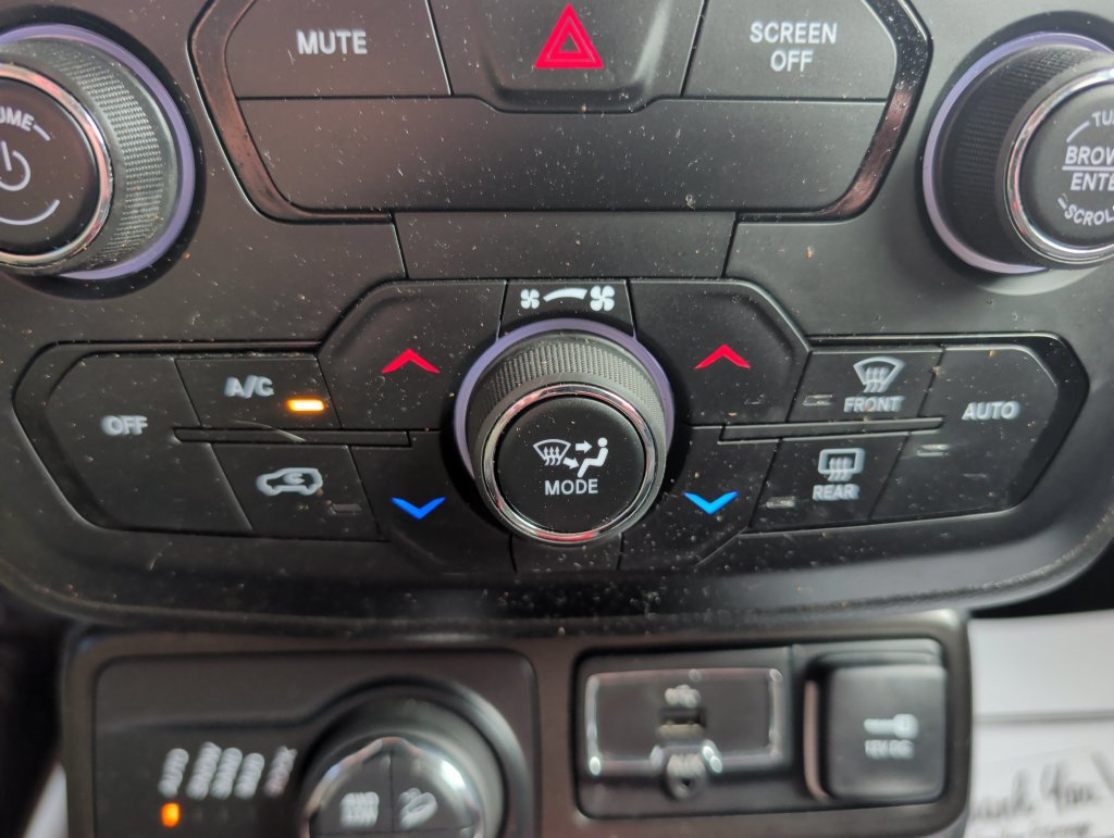 Used 2019 Jeep Renegade Trailhawk w/ Cold Weather Group II AWD/4WD image 15