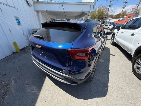 Used 2024 Chevrolet Trax LT w/ Sunroof Package FWD image 5