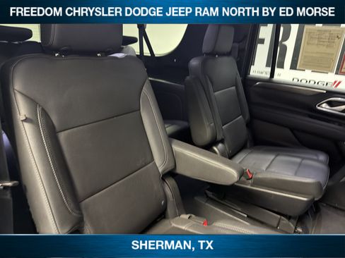 Used 2022 Chevrolet Suburban LT w/ Luxury Package AWD/4WD image 12