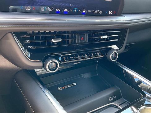 Used 2025 Chevrolet Tahoe Premier RWD image 32