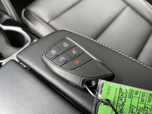 Used 2022 Buick Envision Essence w/ Safety Package FWD image 43