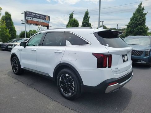 Certified 2025 Kia Sorento S FWD image 6