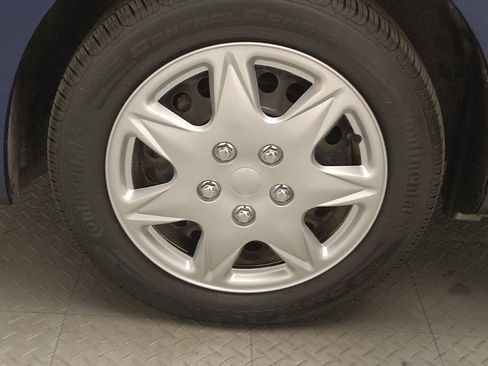 Used 2018 Nissan Versa SV image 31