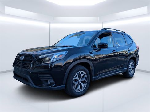 Used 2023 Subaru Forester Premium image 7