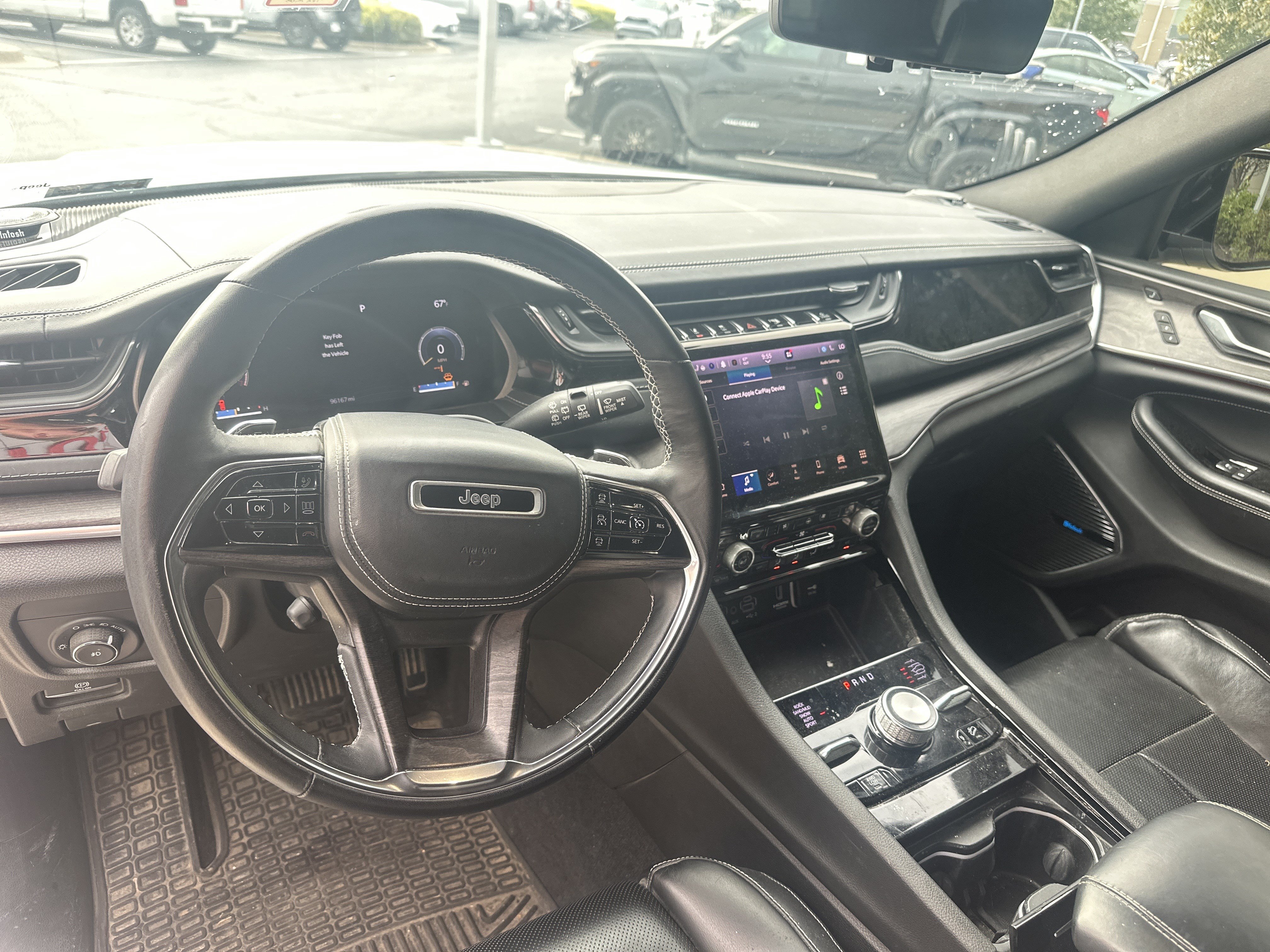 Used 2022 Jeep Grand Cherokee Overland w/ Luxury Tech Group IV AWD/4WD image 16