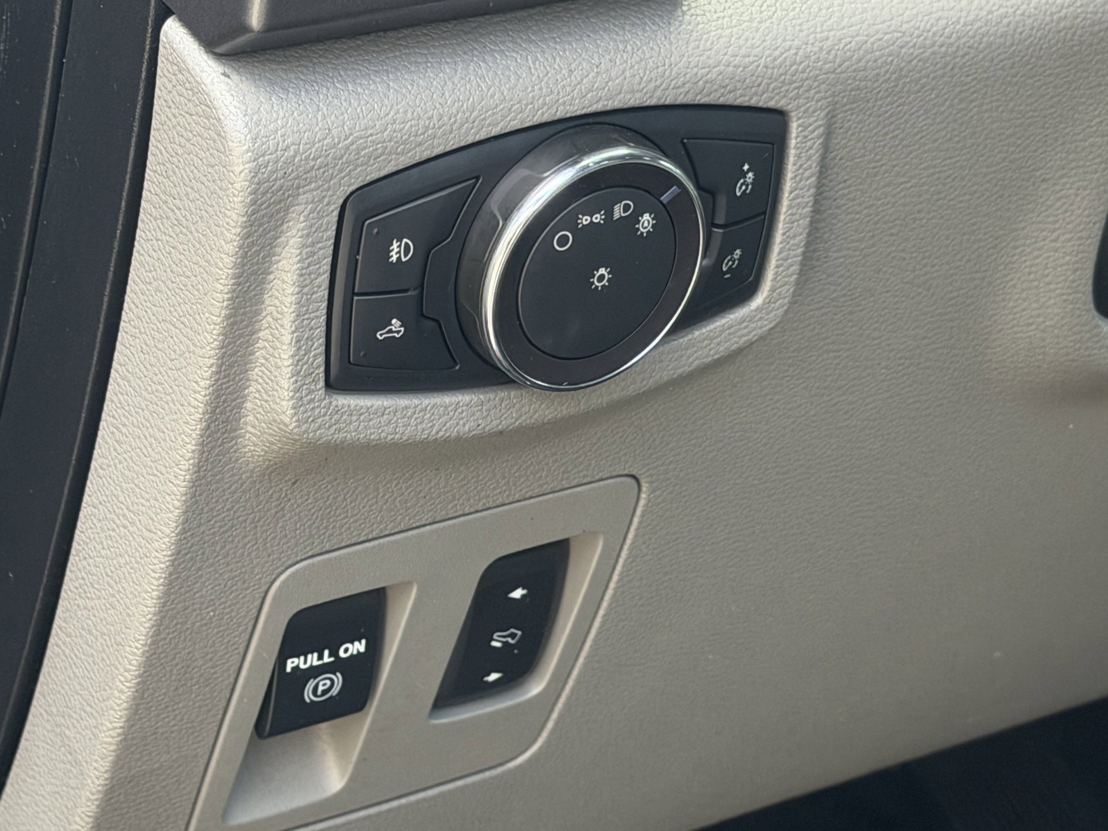 Used 2019 Ford F150 XLT w/ Equipment Group 302A Luxury AWD/4WD image 32
