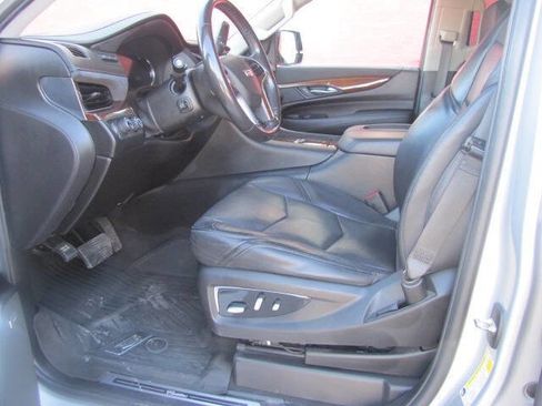 Used 2018 Cadillac Escalade Luxury image 10