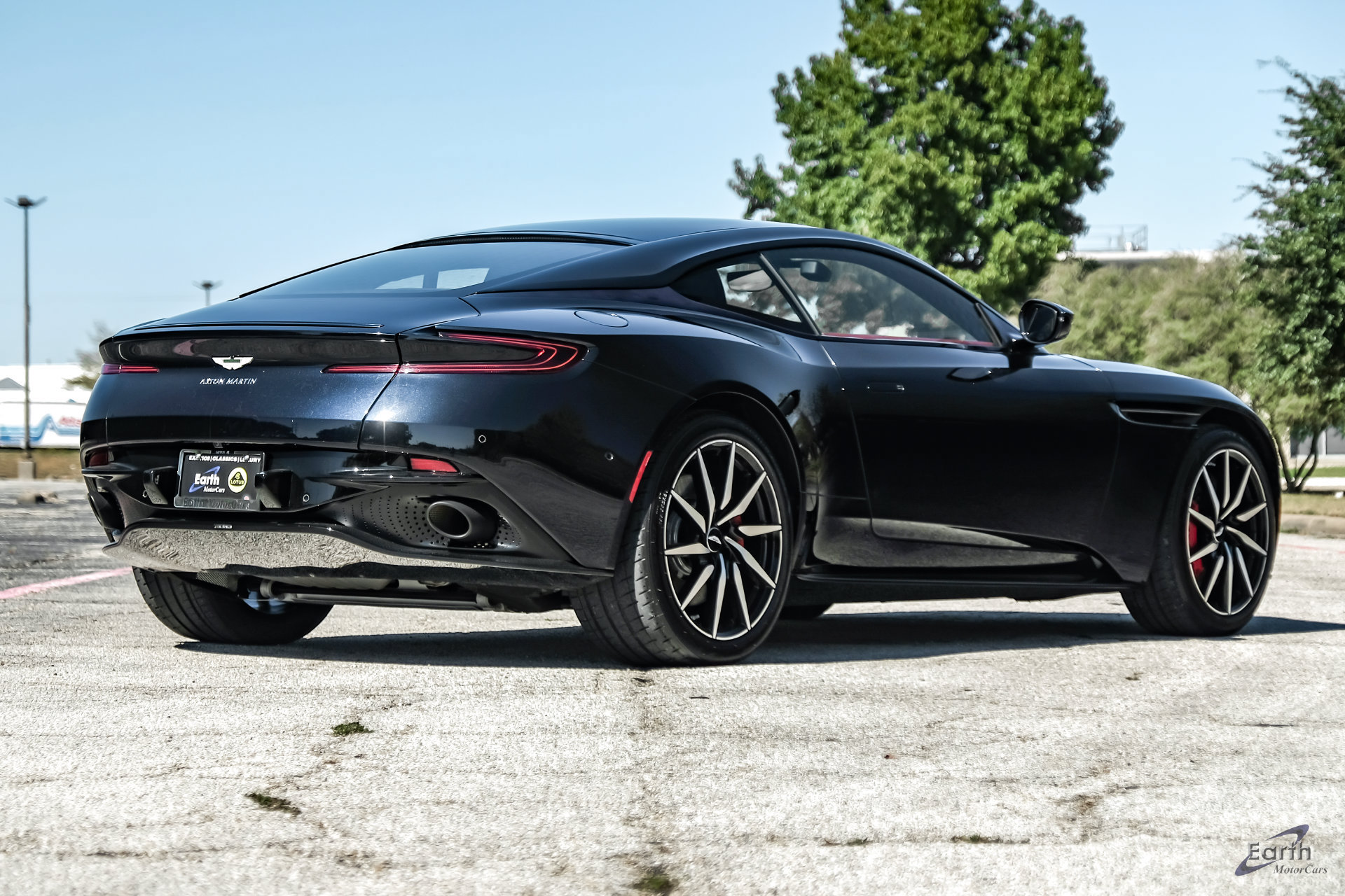 Used 2021 Aston Martin DB11 Coupe RWD image 14