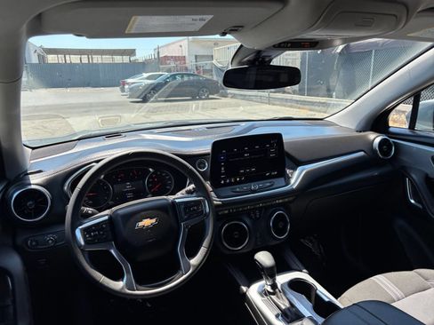Used 2025 Chevrolet Blazer LT FWD image 34