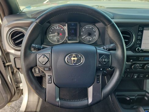 Used 2020 Toyota Tacoma TRD Sport w/ TRD Premium Sport Package AWD/4WD image 15