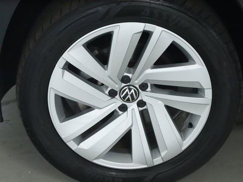 Used 2022 Volkswagen Atlas Cross Sport SE image 39